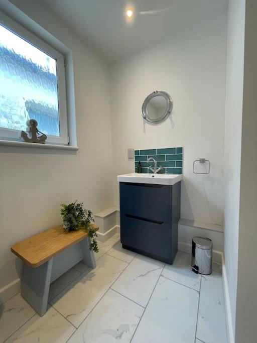 Top Deck - Fresh, Stylish Seaside Apartment Ventnor Exterior foto