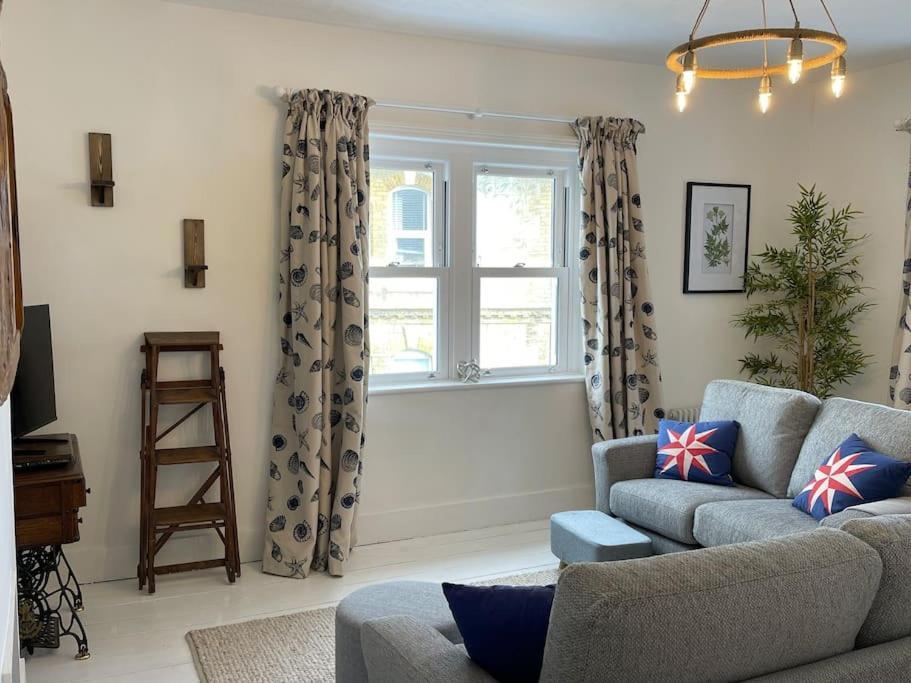 Top Deck - Fresh, Stylish Seaside Apartment Ventnor Exterior foto